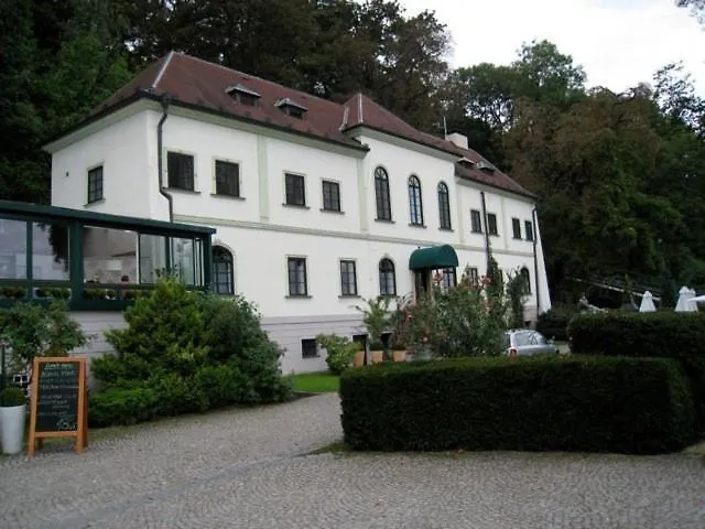 Nebozizek A Restaurant Apartamento