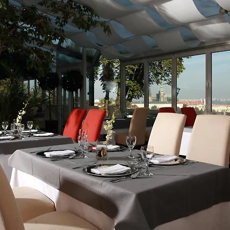 Apartament Nebozizek A Restaurant Praga