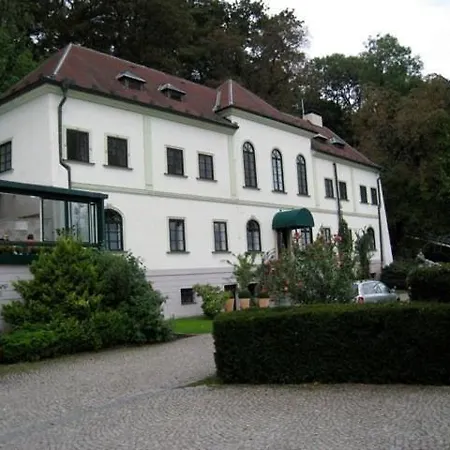 Nebozizek A Restaurant Apartment