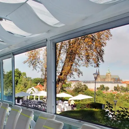 Appartement Nebozizek A Restaurant Praag