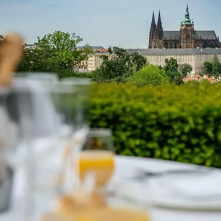 Nebozizek A Restaurant Apartment Prague
