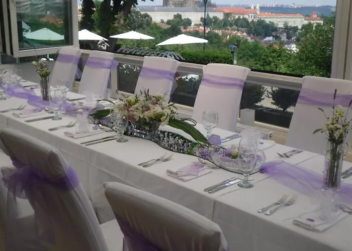 Διαμέρισμα Nebozizek A Restaurant