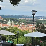 Apartmán Nebozizek A Restaurant Praha